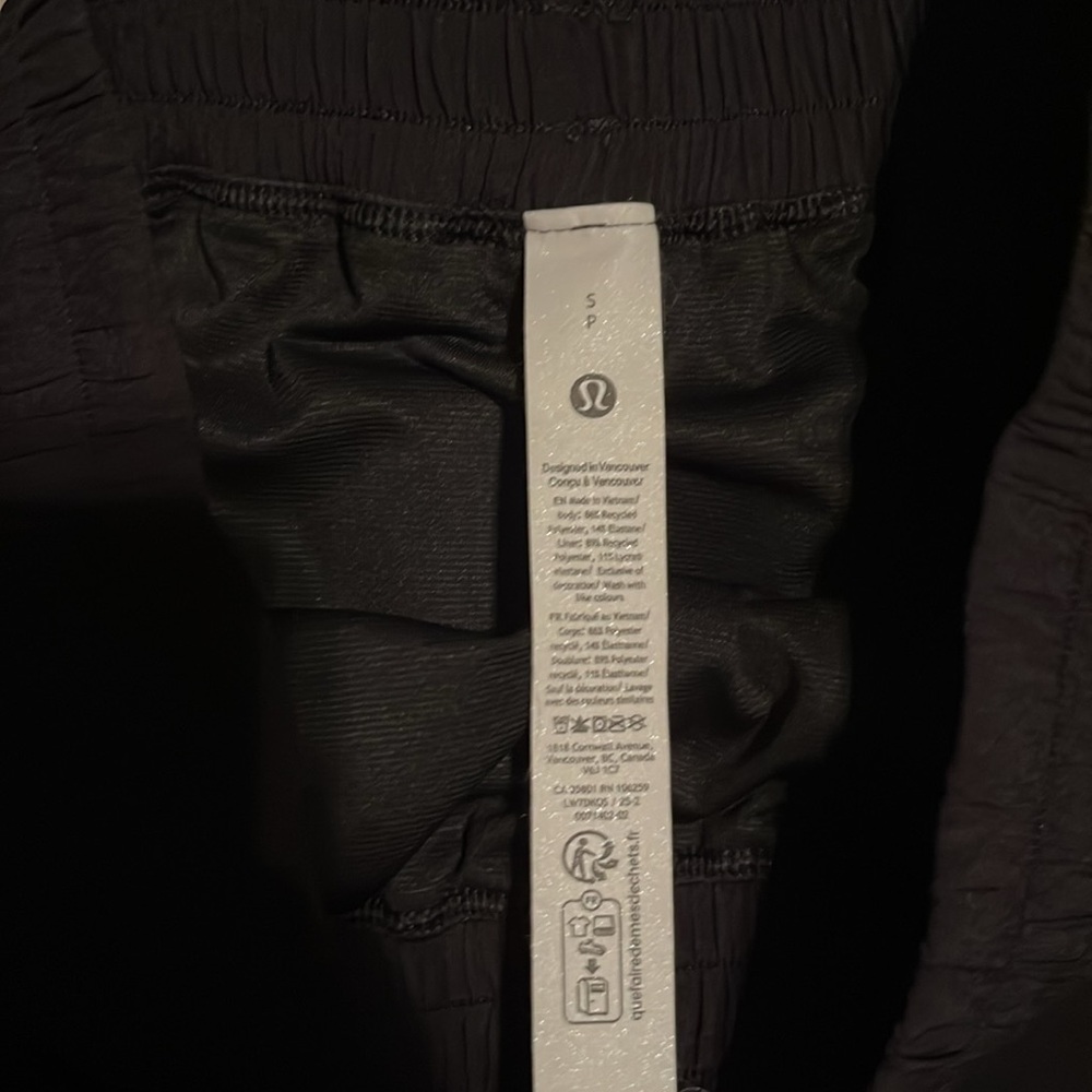 Lululemon Shake It Out High-Rise Running Short 2.5” - Picture 2 of 6